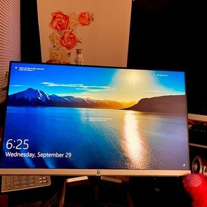 Beautiful 17 in HP HD monitor!